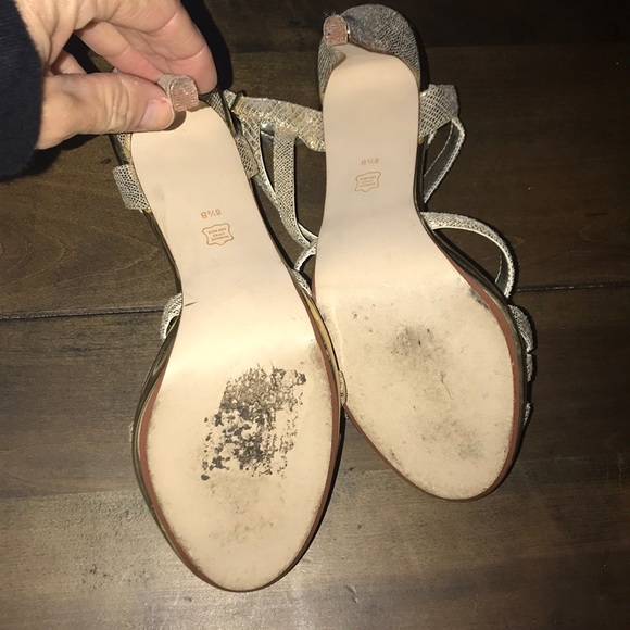 Gold high heels pre owned good 😊👠 - Picture 6 of 10